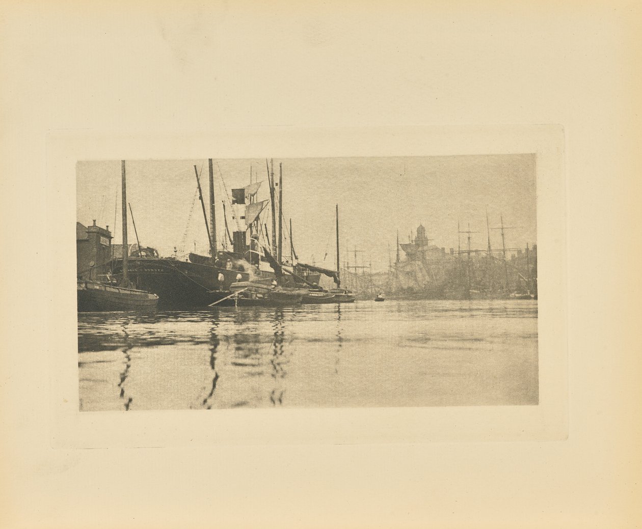 V přístavu od Peter Henry Emerson