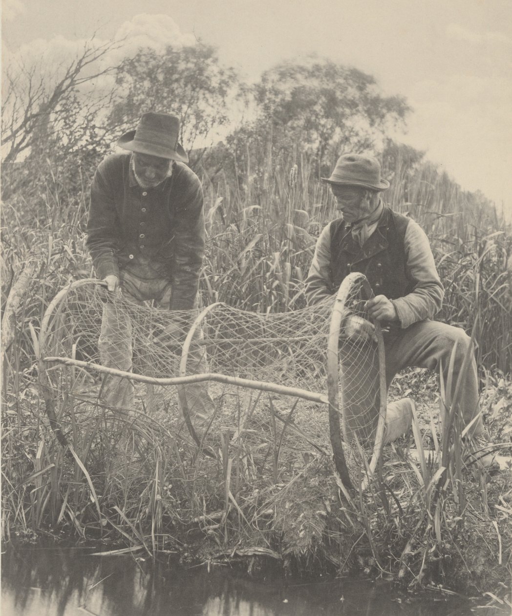Sestavování sítě na luk,1886 (foto) od Peter Henry Emerson