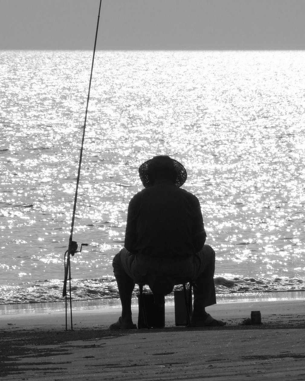 FISHING SANYA BEACH... ČÍNA, 2008, (FOTOGRAFIE) od Peter McClure