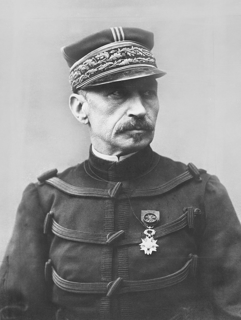 Portrét generála Louise André od Petit