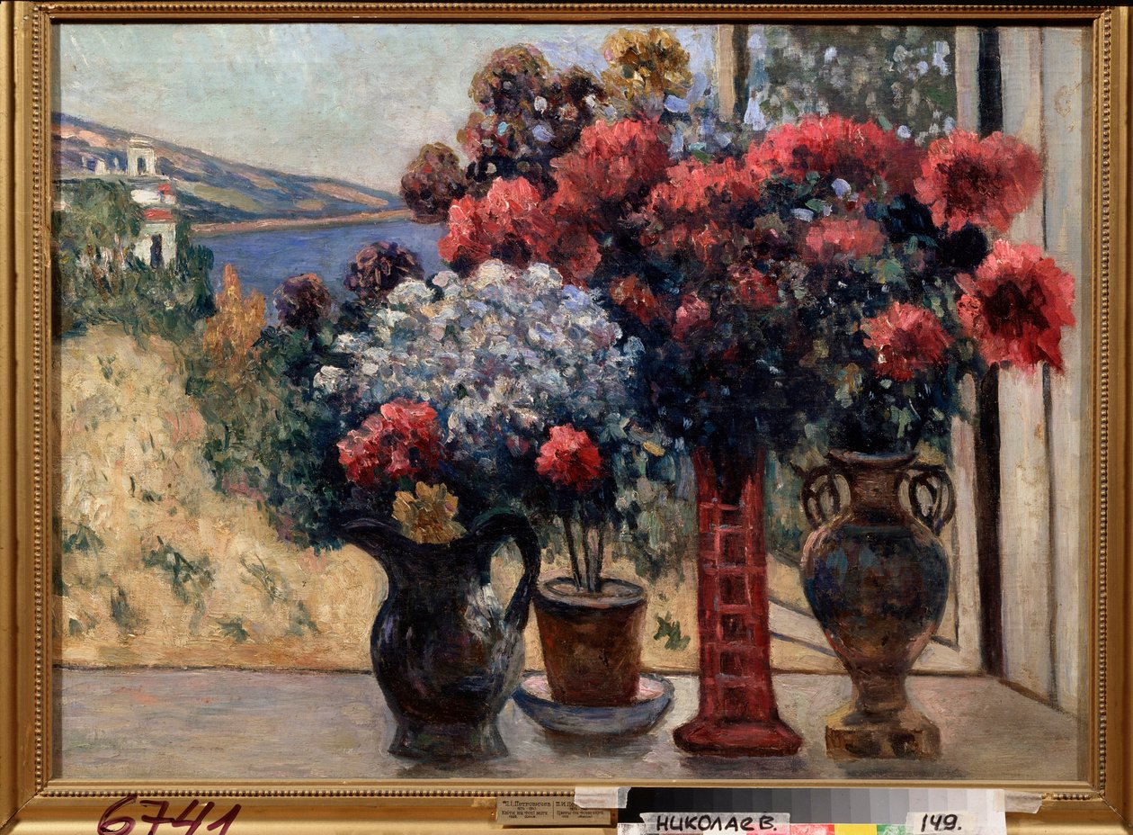 Květiny proti moři. Malba Petra Ivanoviče Petrovičeva (Pyotr Petrovičev) (1874-1947), olej na plátně od Petr Ivanovic Petrovichev