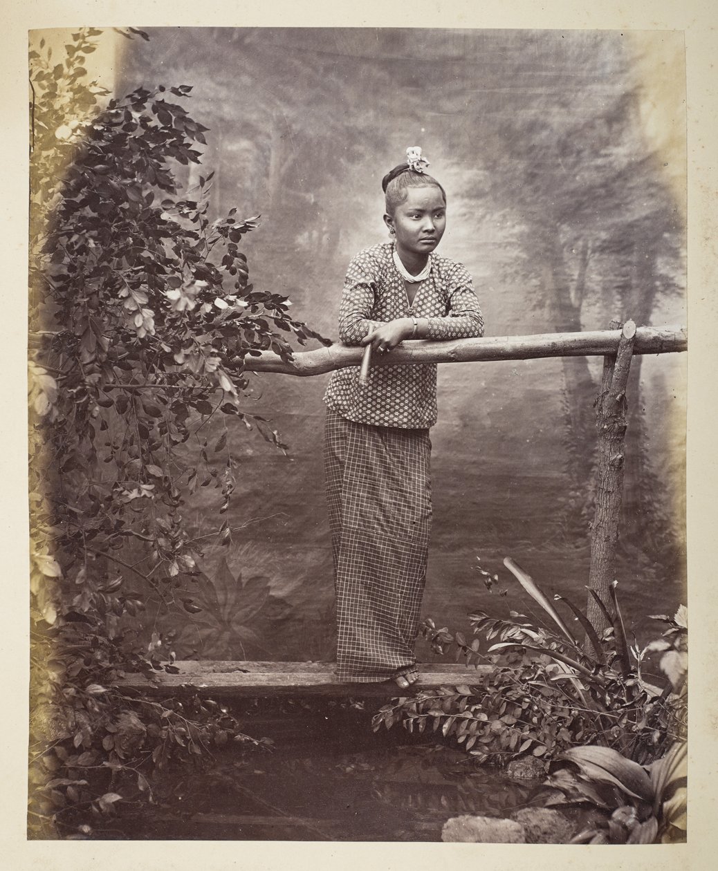 Portrét barmské dívky, Fotograf: Klier, Philip Adolphe Gladstone Collection od Philip Adolphe Klier