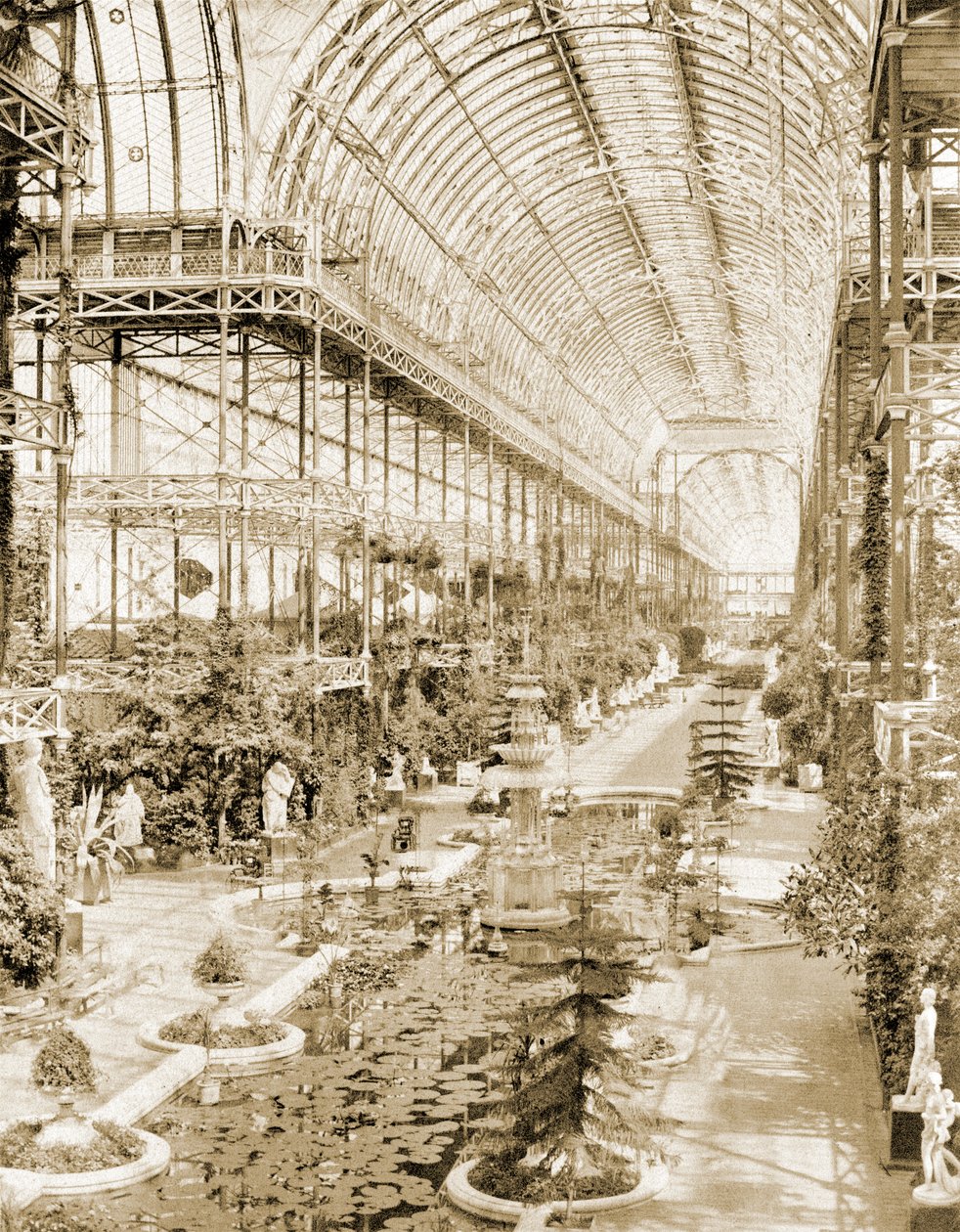 Interiér lodi převzat z galerie nad Queen