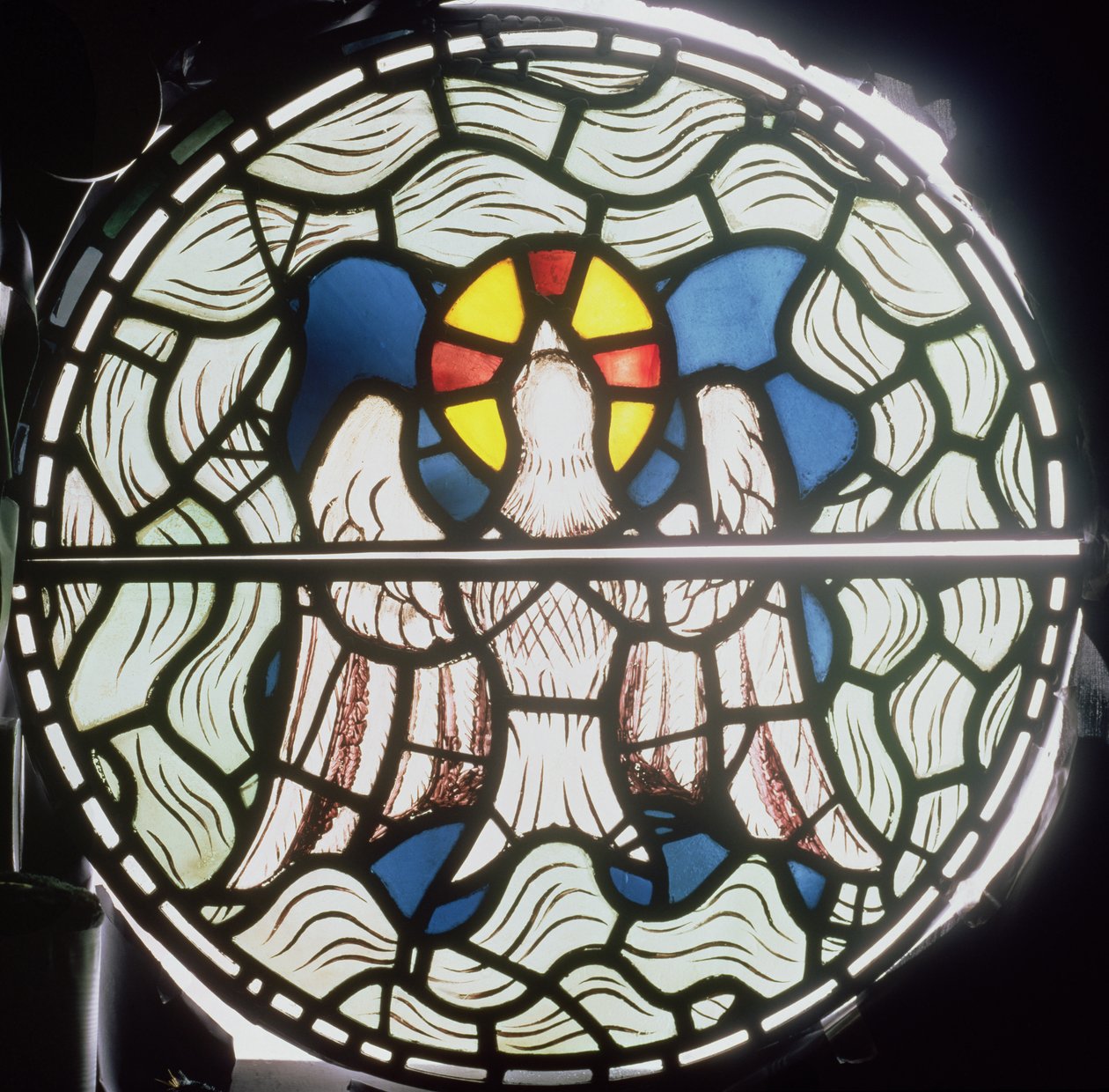 Duch svatý, detail z okna Stvoření, 1861 detail barevného skla z 120153 od Philip Webb
