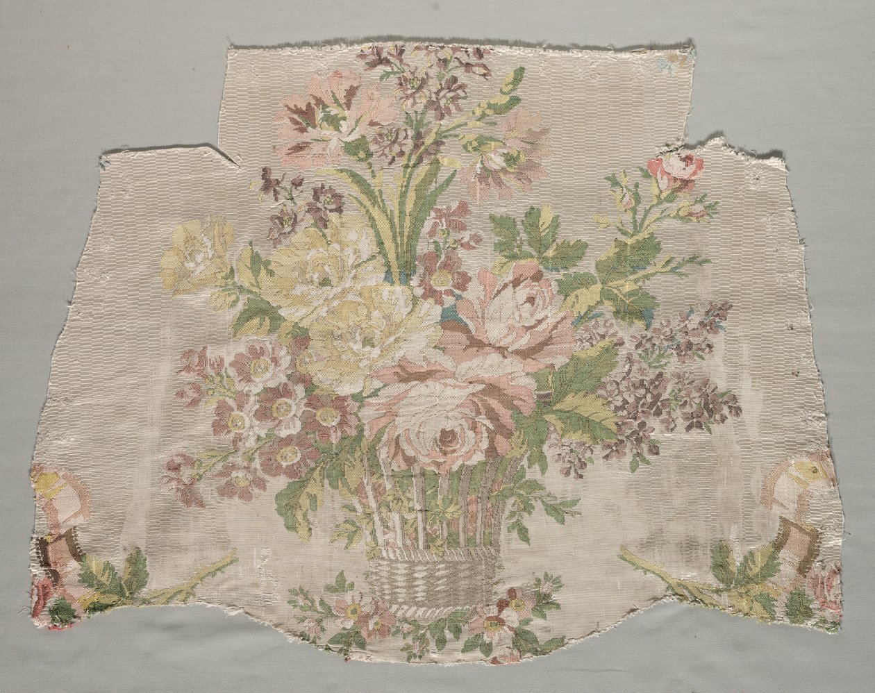 Fragment hedvábí, část panelu s názvem Le panier fleuri, 1770. od Philippe de Lasalle