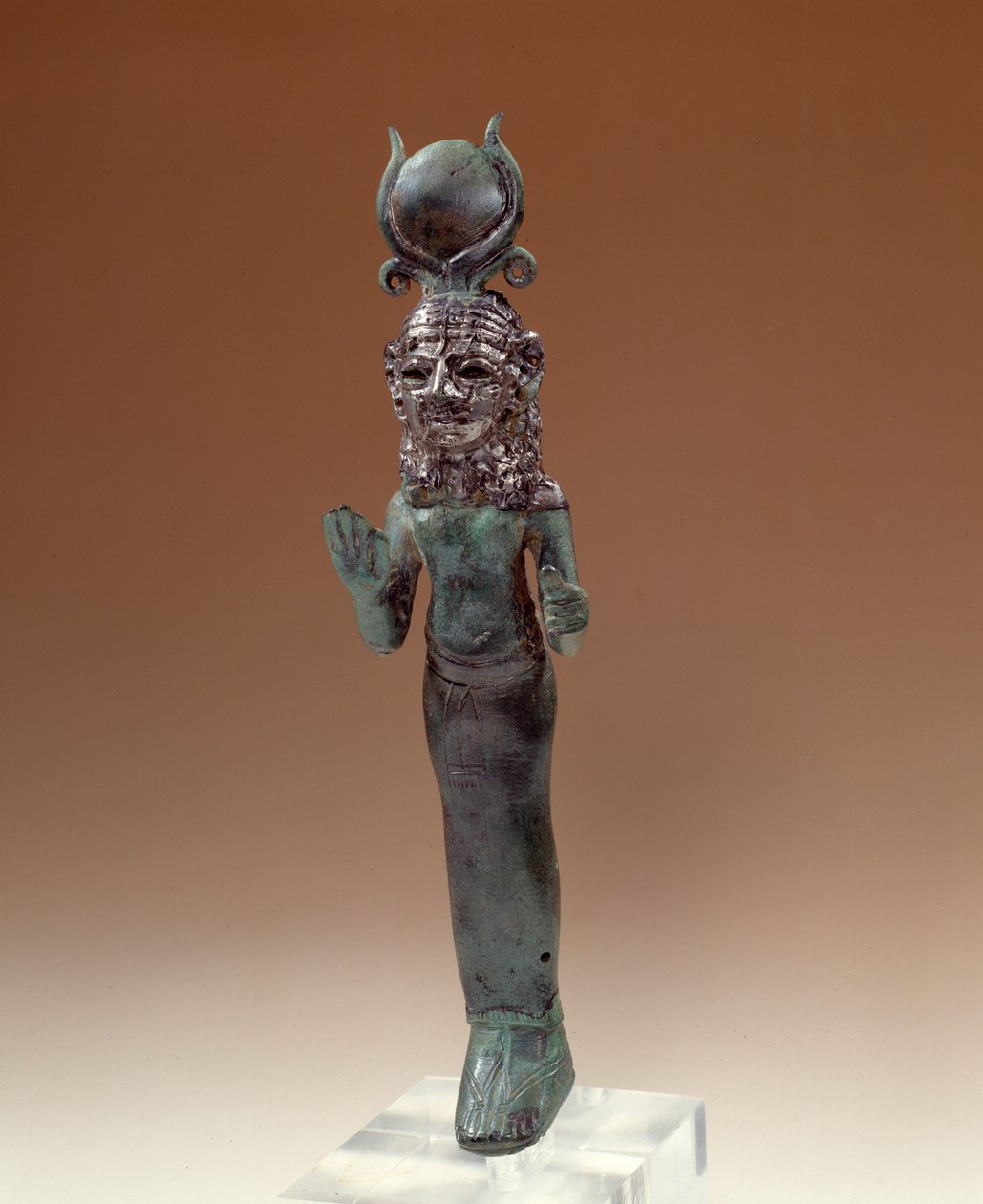 Orientální starožitnosti: fénická bohyně. Soška z bronzu a stříbra. 700-600 před naším letopočtem. Paříž, muzeum Louvre od Phoenician