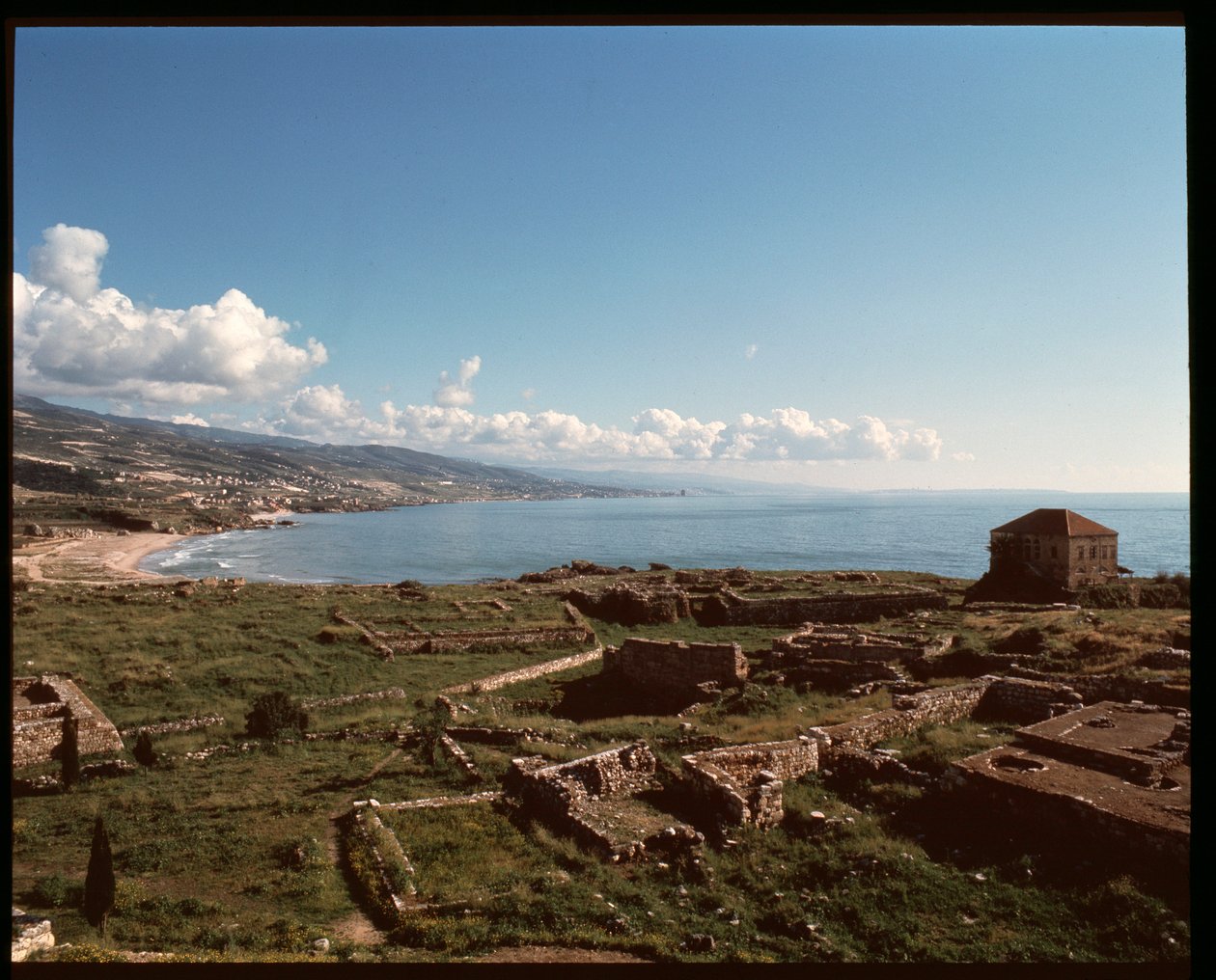 Pohled na archeologické naleziště, 3. až 2. tisíciletí před naším letopočtem od Phoenician Phoenician