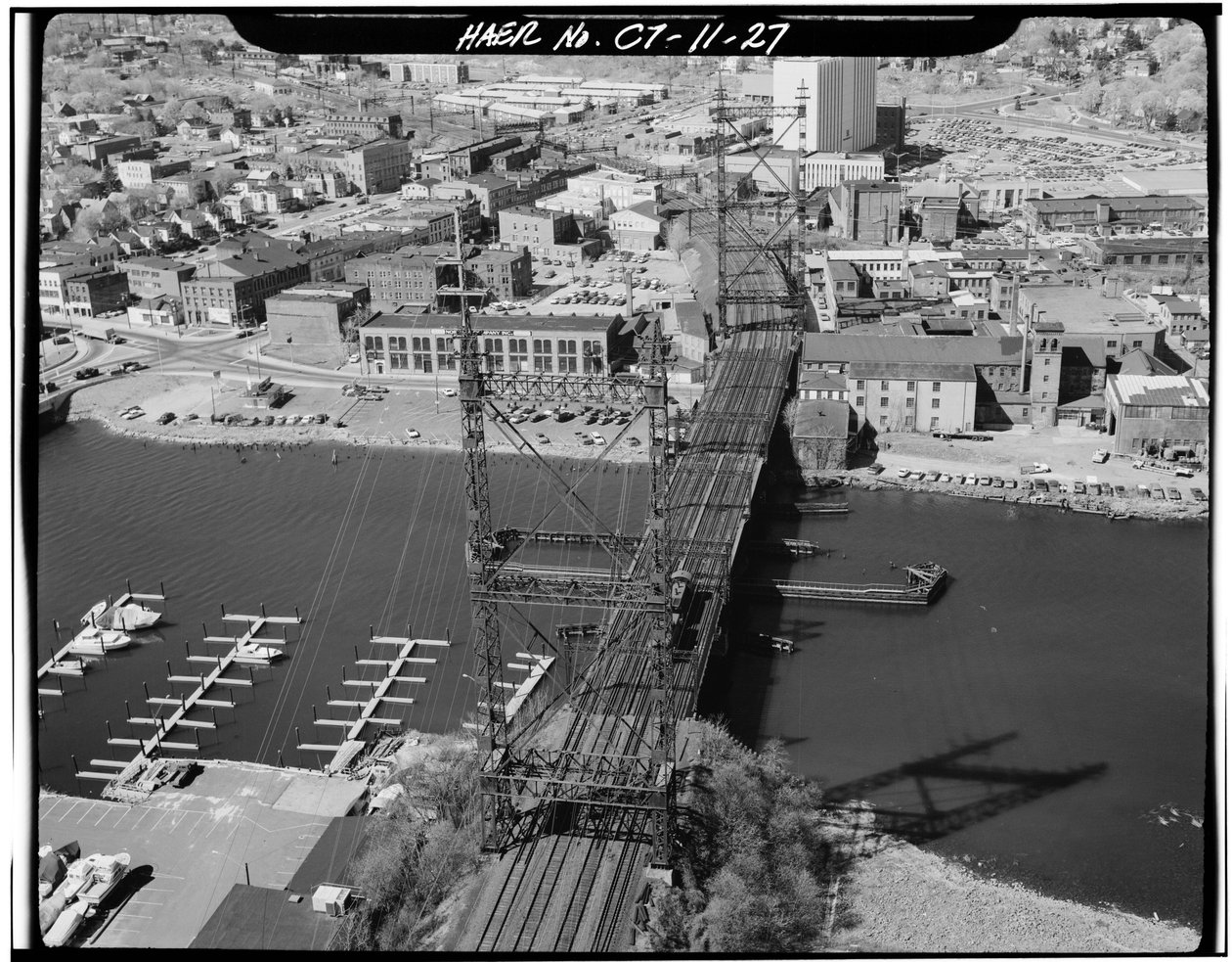 Norwalk River Bridge, Norwalk, Connecticut (černobílá fotografie) od Photographer American