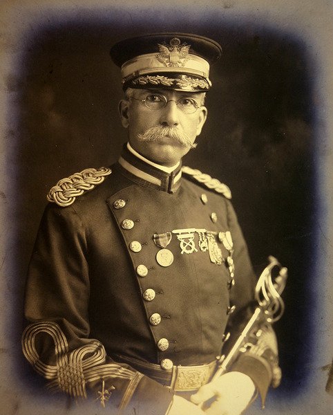 Neznámý důstojník americké armády, cca 1900 (černobílá fotografie) od Photographer American