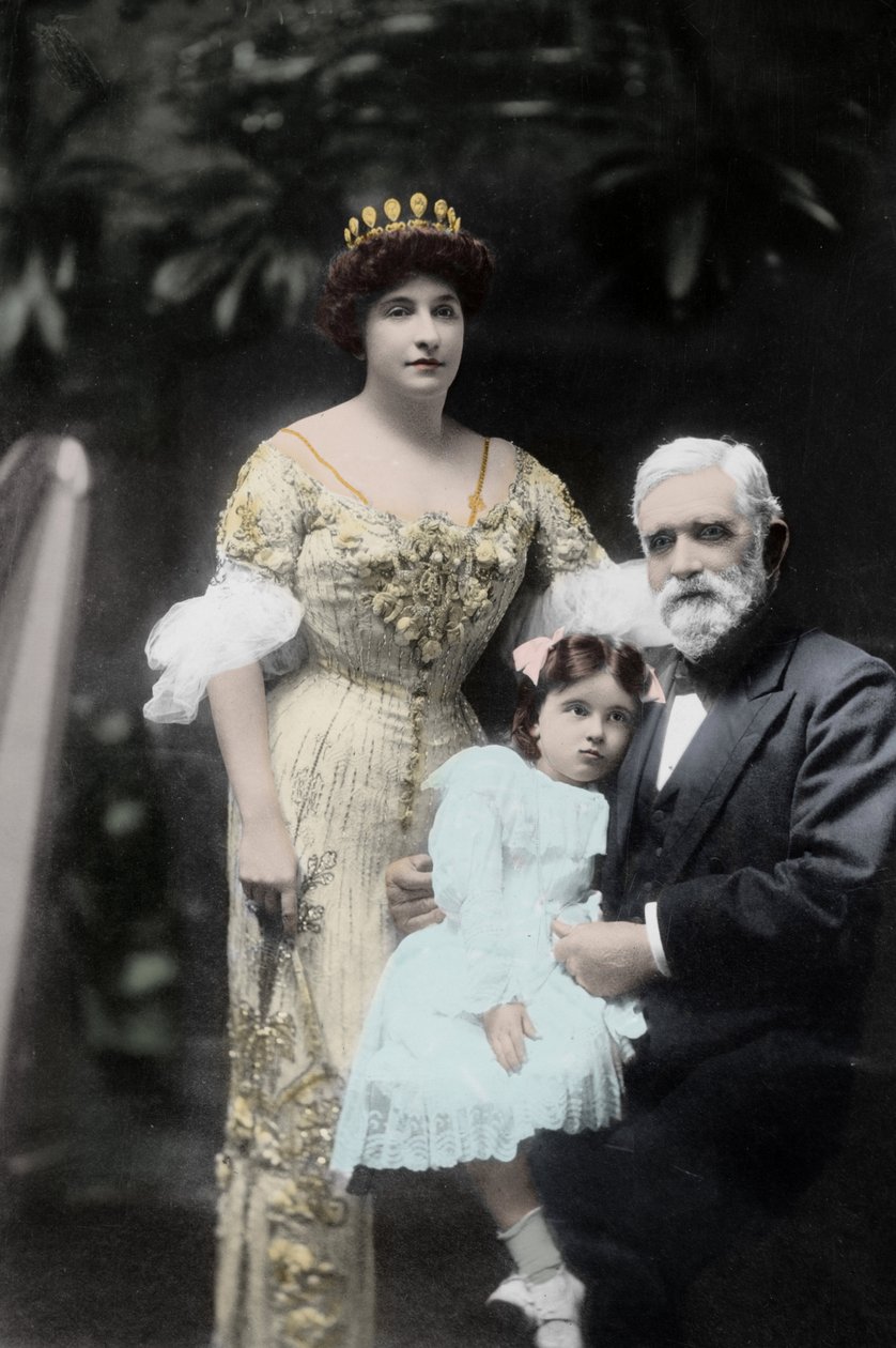 Australská zpěvačka Nellie (Nelly) Melba (1861-1931) se svým otcem a neidentifikovanou malou holčičkou. Melbourne, Fotografie počátku 20. století od Photographer Australian