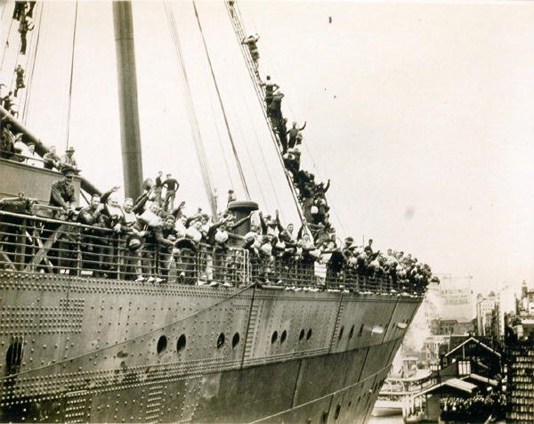 Mauretánie v Sydney, květen 1940 (černobílá fotografie) od Photographer Australian