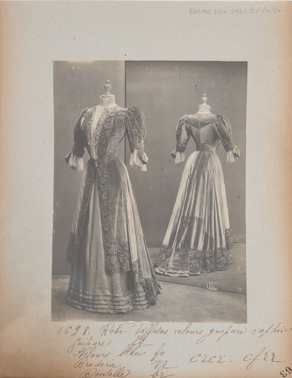 Stránka alba: House of Worth, Dress od Photographer French