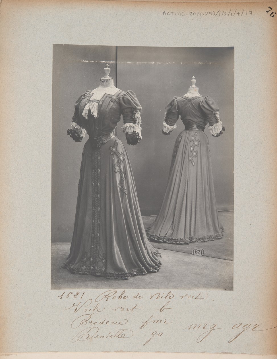 Stránka alba: House of Worth, Dress od Photographer French