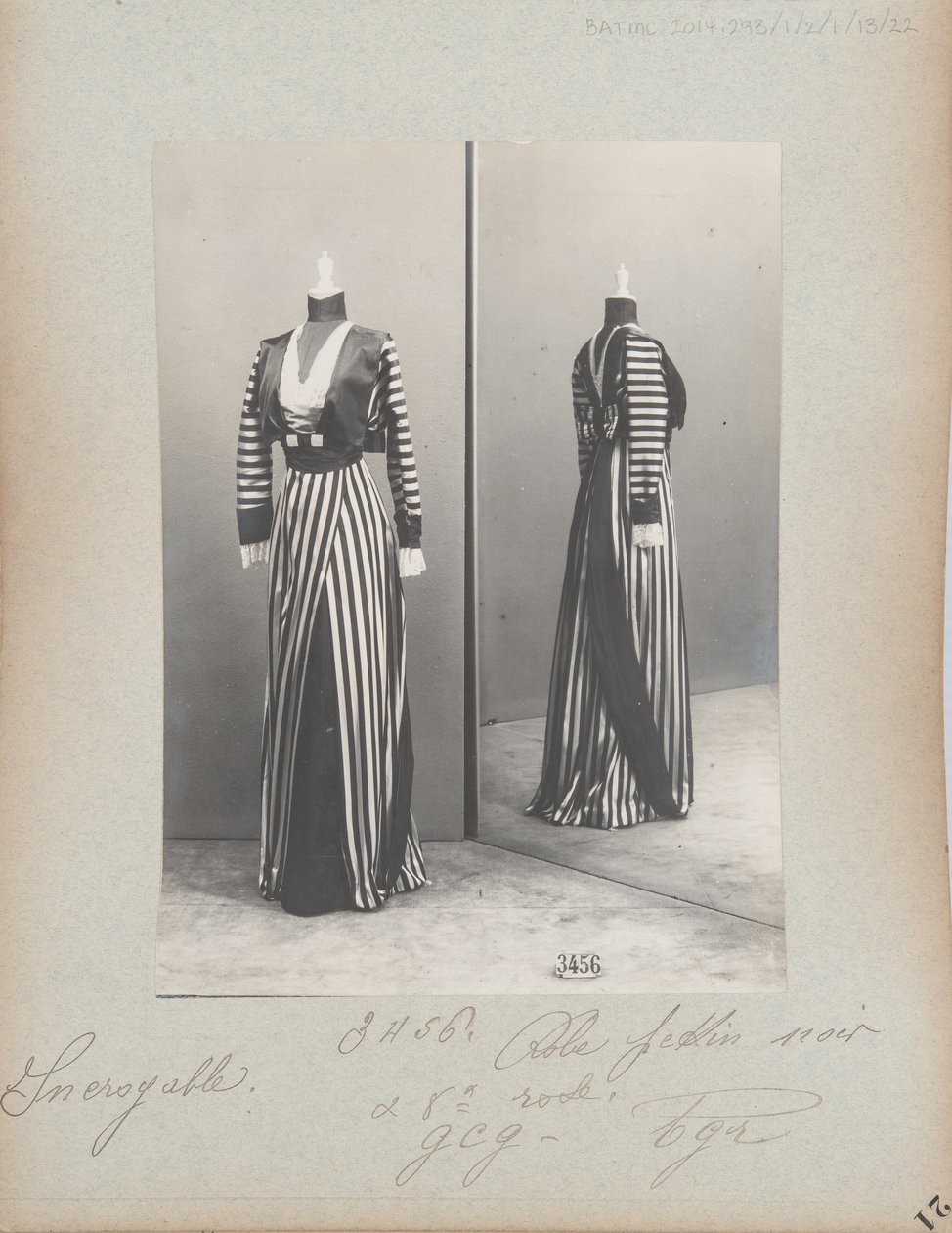 Stránka alba: House of Worth, Dress od Photographer French