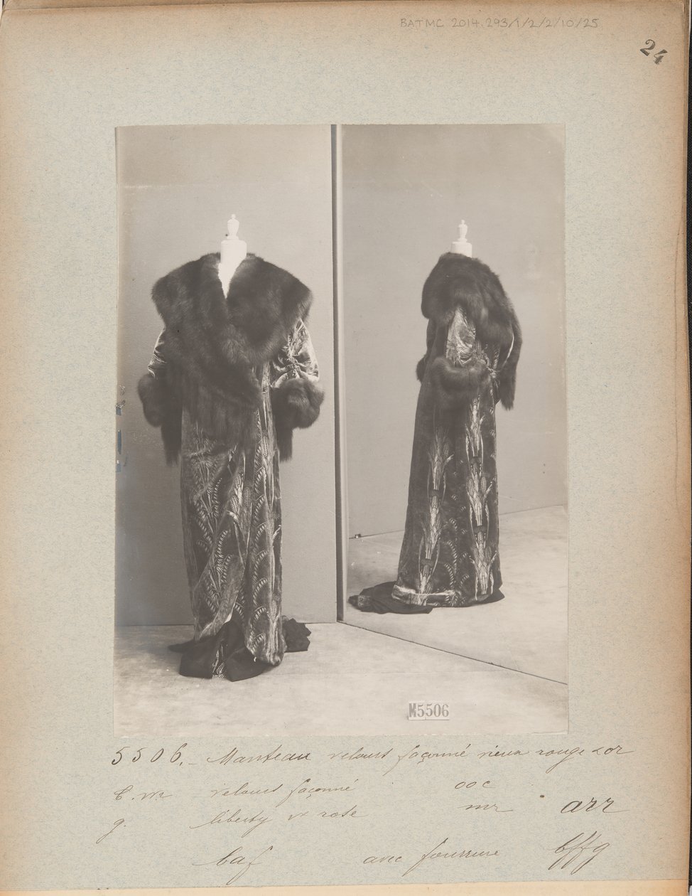 Stránka alba: House of Worth, Evening Coat od Photographer French