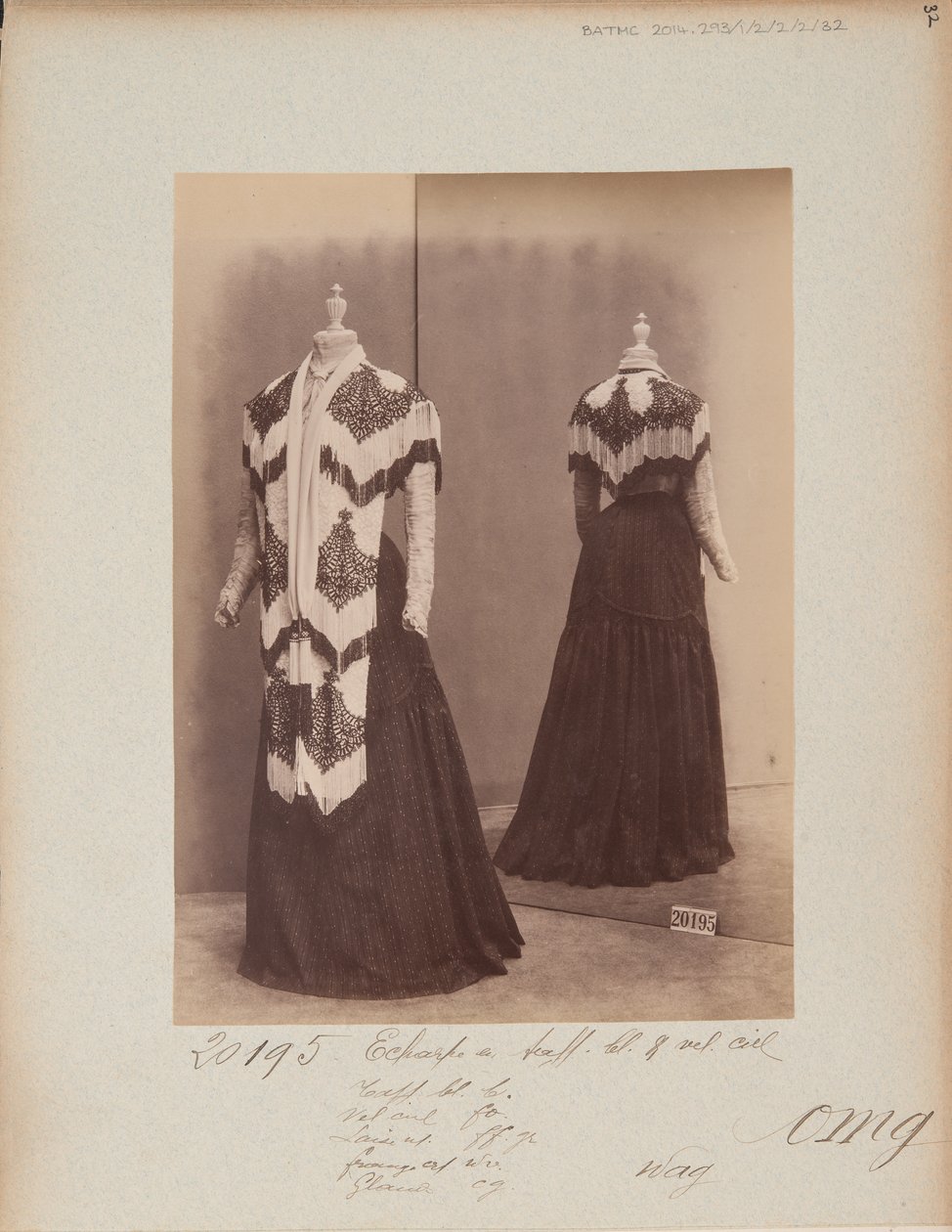 Stránka alba: House of Worth, Shoulder Cape od Photographer French