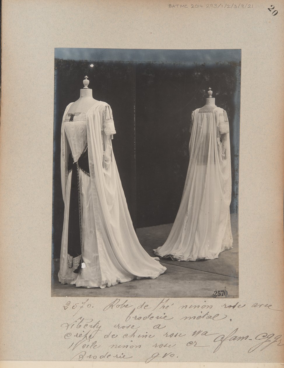 Stránka alba: House of Worth, Tea Gown od Photographer French