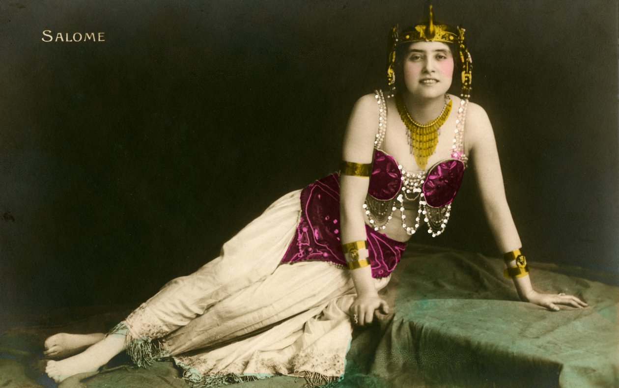 Salome svůdně pózovala v odhalujícím kostýmu od Photographer French