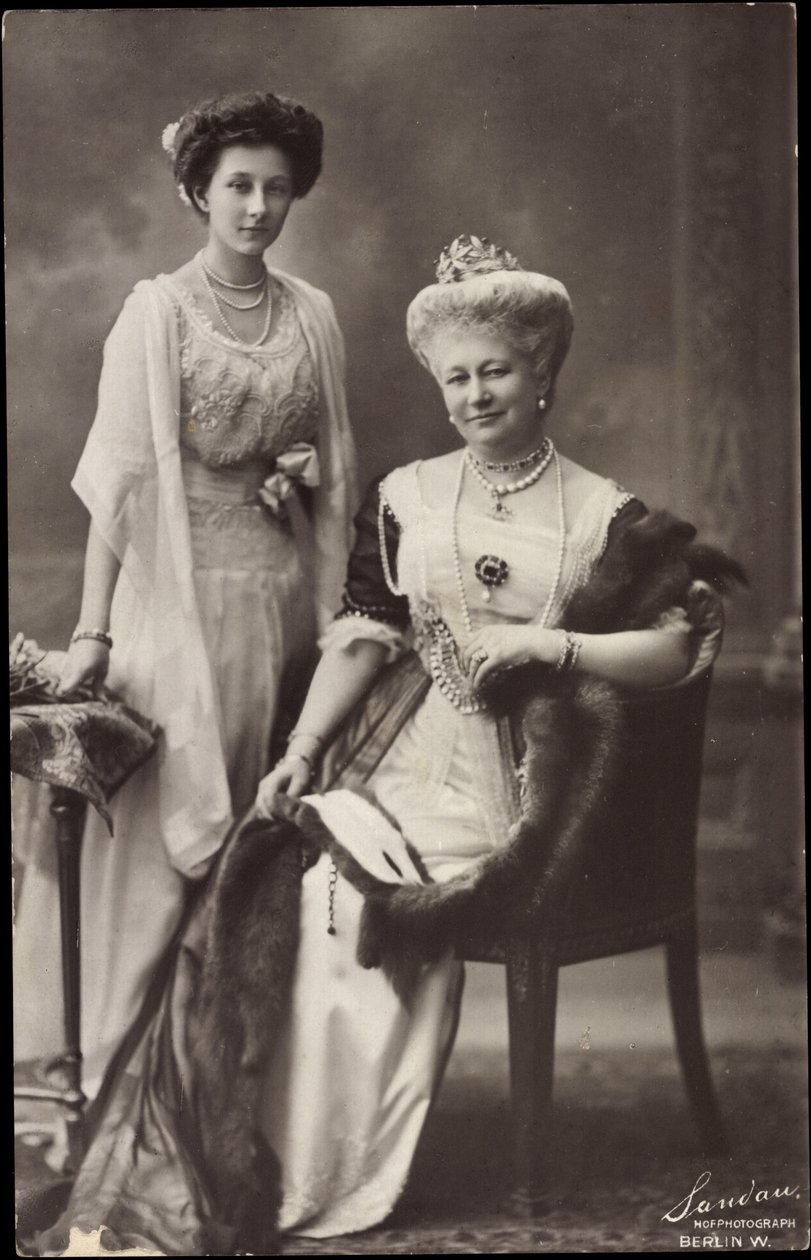 Wohlfahrts Pohlednice, Korunní princezna Luise, Victoria od Photographer German
