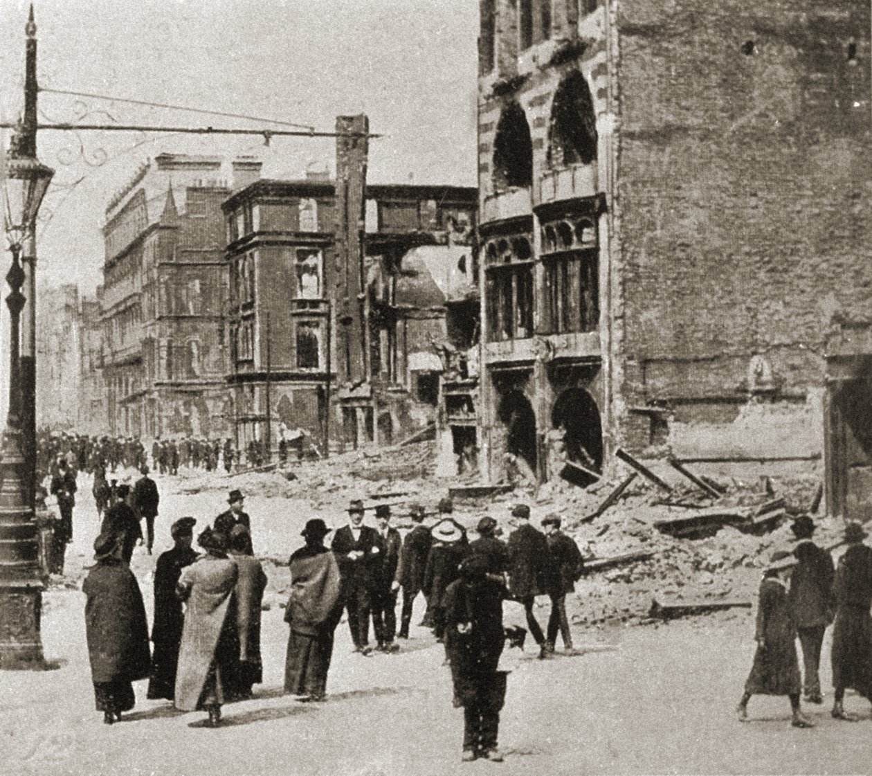 Dublin po velikonočním povstání, duben 1916 (čb foto) od Photographer Irish