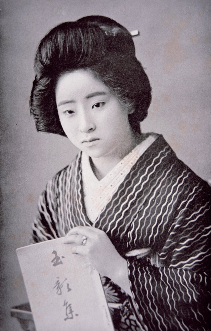 Japonská dívka, kolem roku 1910 (černobílá fotografie) od Photographer Japanese