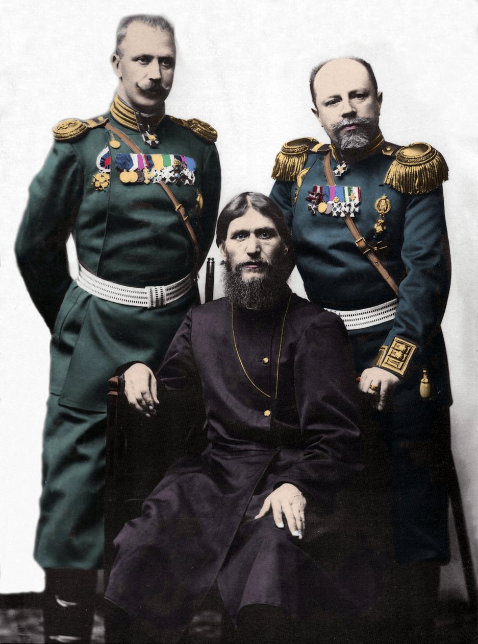 Grigorij (Grigory) lefimovič Novykh, známý jako Rasputin (Rasputin) (1869-1916) s kapitánem von Lohmanem, a princ plukovník Putyatin. (Zleva doprava: princ Michail Putyatin, Grigory Rasputin a plukovník D Loman) od Photographer Russian