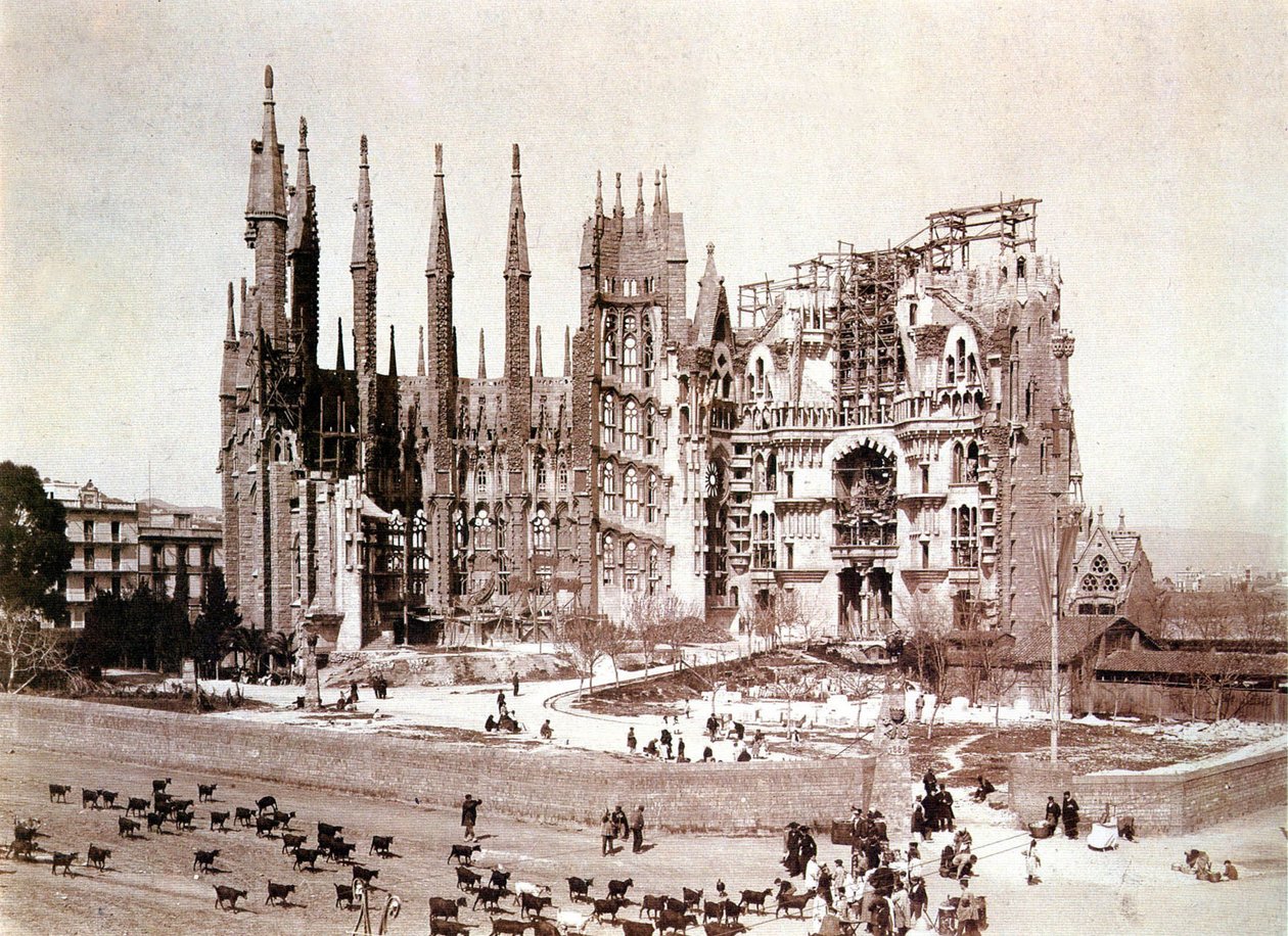 Pohled na Sagrada Familia, Barcelona, kolem roku 1900 (černobílá fotografie) od Photographer Spanish
