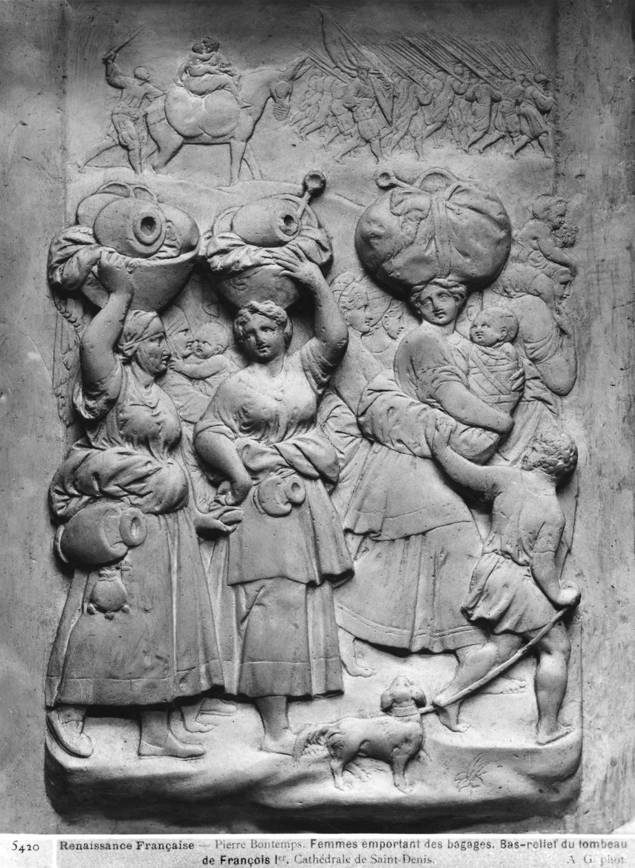 Hrobka Francoise I. 1494-1547 a jeho manželky Claude z Francie, detail skupiny vesnických žen držících zavazadla na hlavách, objednáno v roce 1548 sádrový odlitek bw photo od Pierre Bontemps