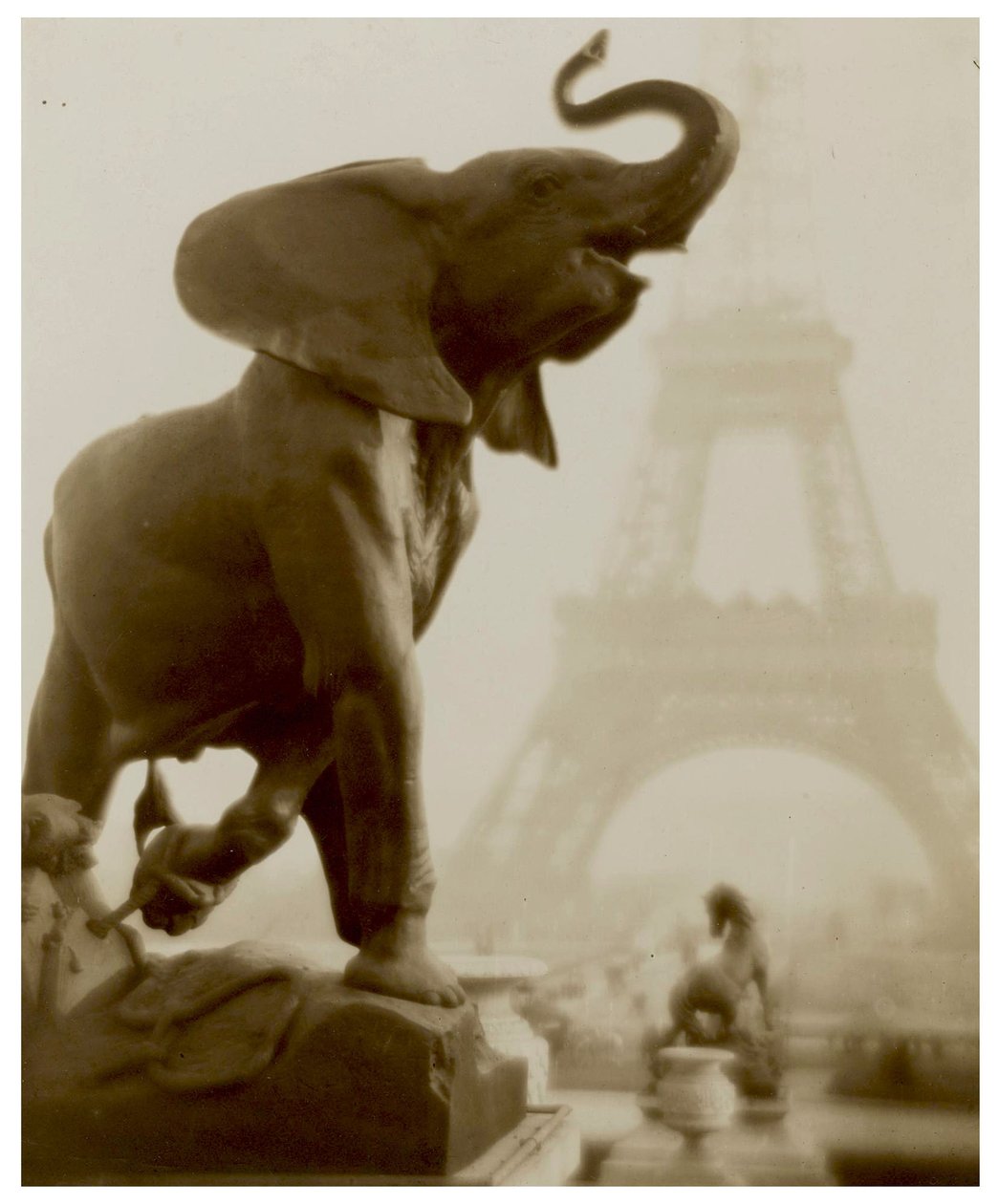 Elephantaisie kolem roku 1908 od Pierre Dubreuil