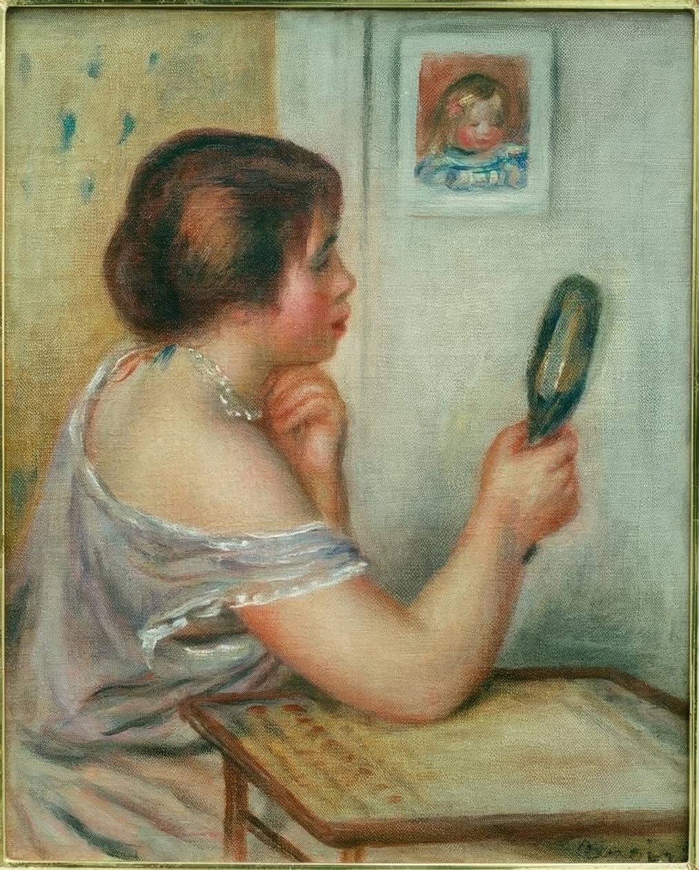Marie Dupuis drží zrcadlo s portrétem Coco od Pierre Auguste Renoir