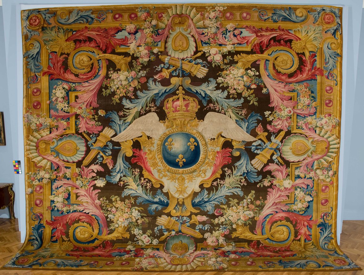 Louis XV Savonnerie Carpet with Royal Arms, výrobce Savonnerie Factory, Francie, cca 1740-1750 od Pierre Josse Perrot