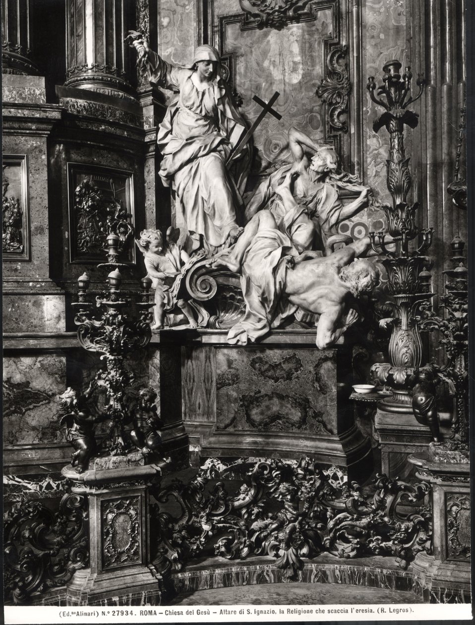 Oltář sv. Ignáce z Loyoly, detail Vítězství katolické pravdy nad kacířstvím (mramor) (č/b foto) od Pierre Legros