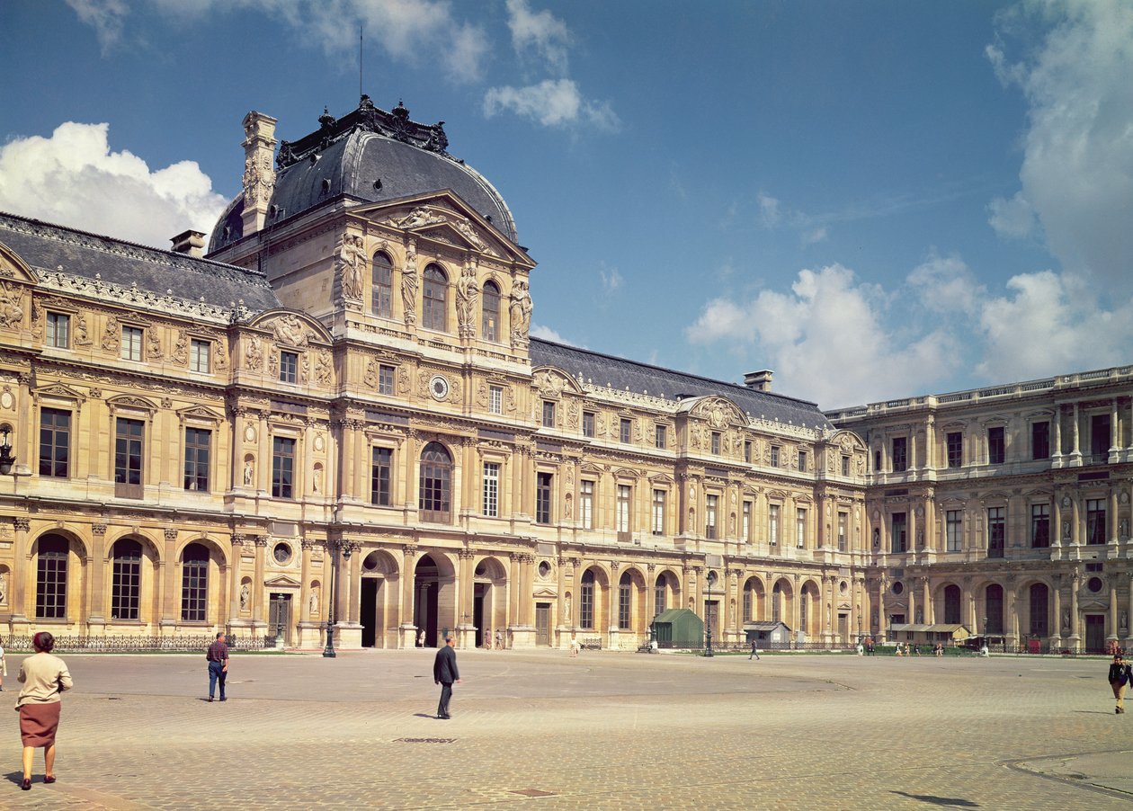 Fasáda Henri II v Cour Carree od Pierre Lescot