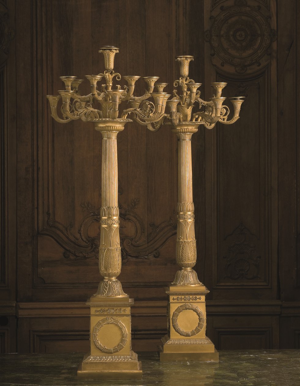 Pár empírových dvanáctiramenných svícnů z ormolu, počátek 19. století (zlacený bronz) od Pierre Philippe Thomire