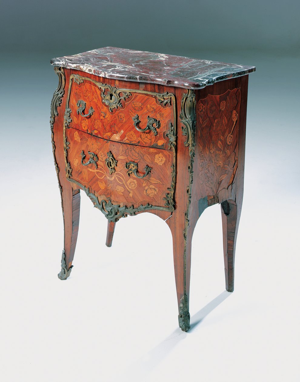 Komoda Louis XV od Pierre Roussel