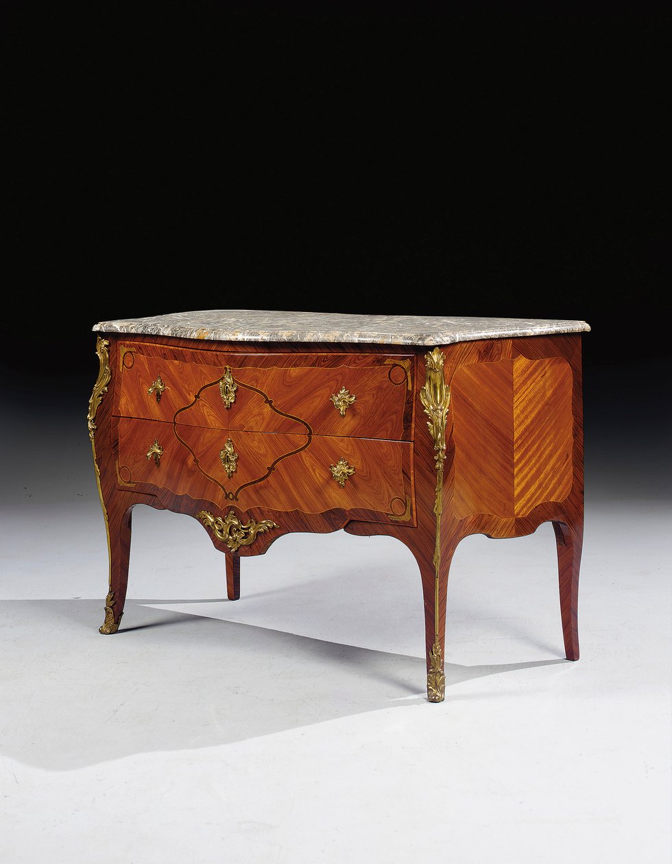 Komoda Louis XV od Pierre Roussel