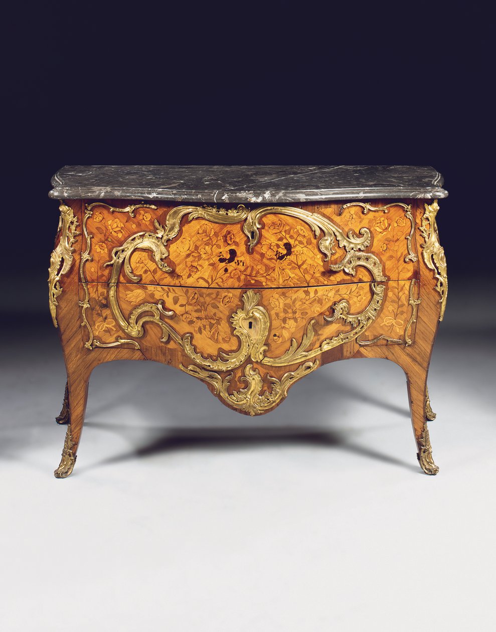 Louis XV komoda, prodával Adrien Delorme od Pierre Roussel