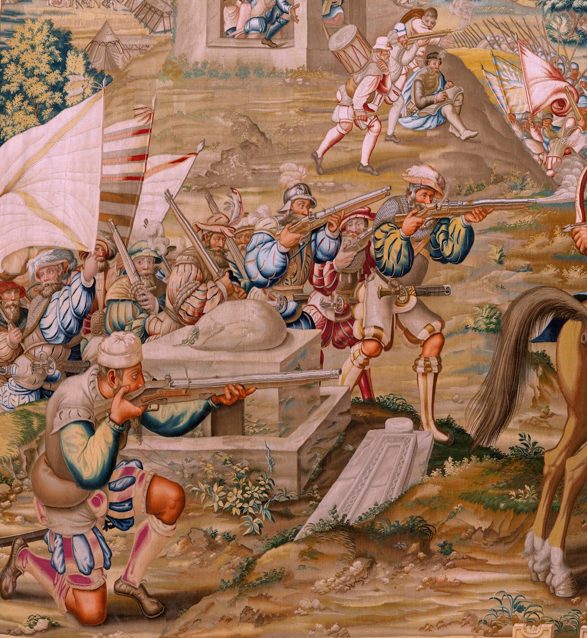 Vlámský gobelín. Seriál Dobytí Tunisu. Útok na La Goleta (Ataque a la Goleta). Čtvrtá tapisérie v sérii. Model Jan Vermeyen a Pieter Coecke van Aelst. 1543-1548. Výroba Real Fábrica de Tapices de Santa Bárbara, Madrid od Pieter Coecke van Aelst