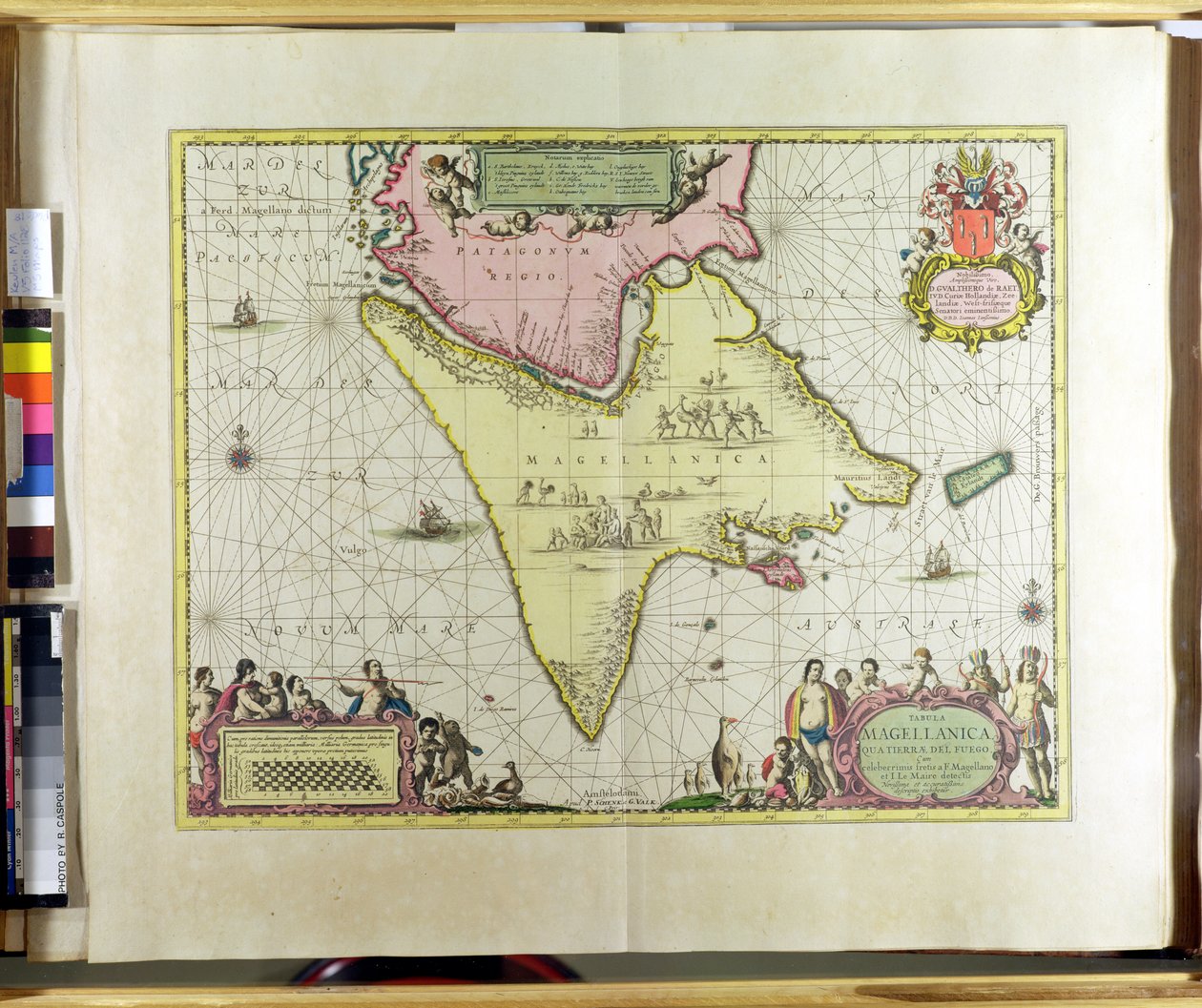 Tabula Magellanica, Quatierrae del Fuego, deska 18 z Le Nouveau et Grand Illuminant Flambeau de la Mer od Claese Jansze. Vooght (fl.1680-96) vydaný v Amsterdamu, 1683 (ručně kolorovaná rytina) od Pieter Schenk
