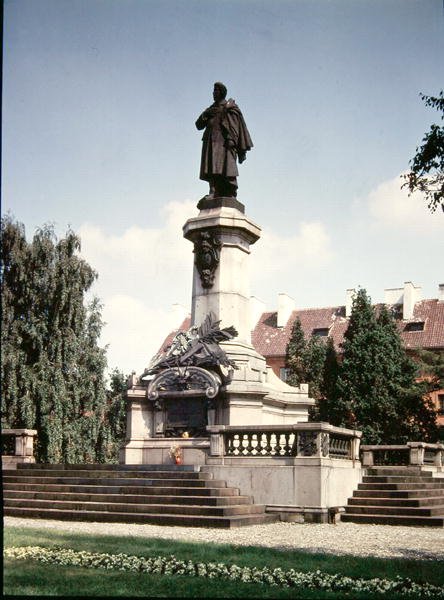 Socha Adama Mickiewicze (1798-1855) postavená v roce 1898 od Polish School