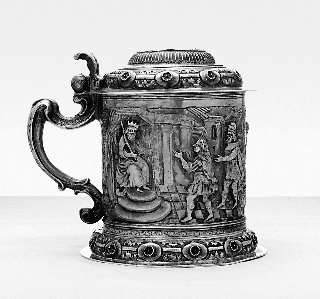 Tankard, strany odpuzující a pronásledované výjevy ze života Josepha, Gdaňsk, kolem roku 1690 (balíček zlacené stříbro) od Polish School