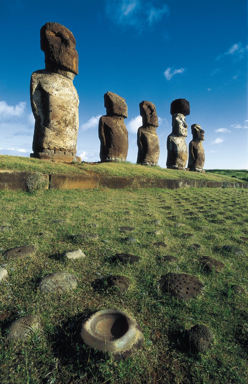 Sochy Moai, národní park Rapa Nui, Velikonoční ostrov, Chile od Polynesian Polynesian