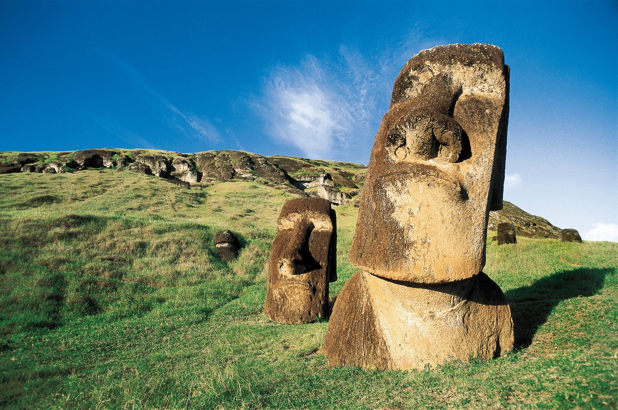 Sochy Moai, národní park Rapa Nui, Velikonoční ostrov, Chile od Polynesian Polynesian