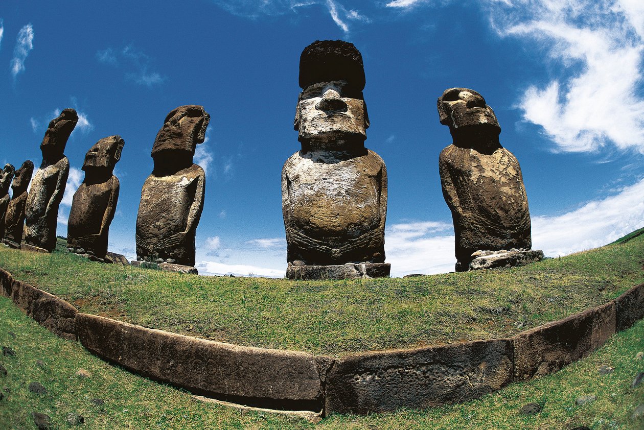 Sochy Moai, národní park Rapa Nui, Velikonoční ostrov, Chile od Polynesian Polynesian