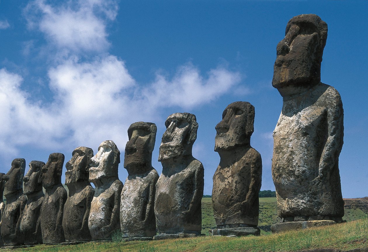 Sochy Moai, národní park Rapa Nui, Velikonoční ostrov, Chile od Polynesian Polynesian
