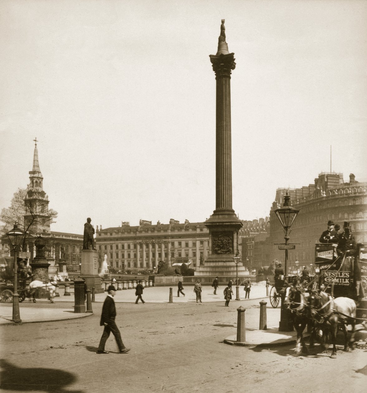 Trafalgar Square, Londýn, 11. května 1893 od Portuguese Photographer