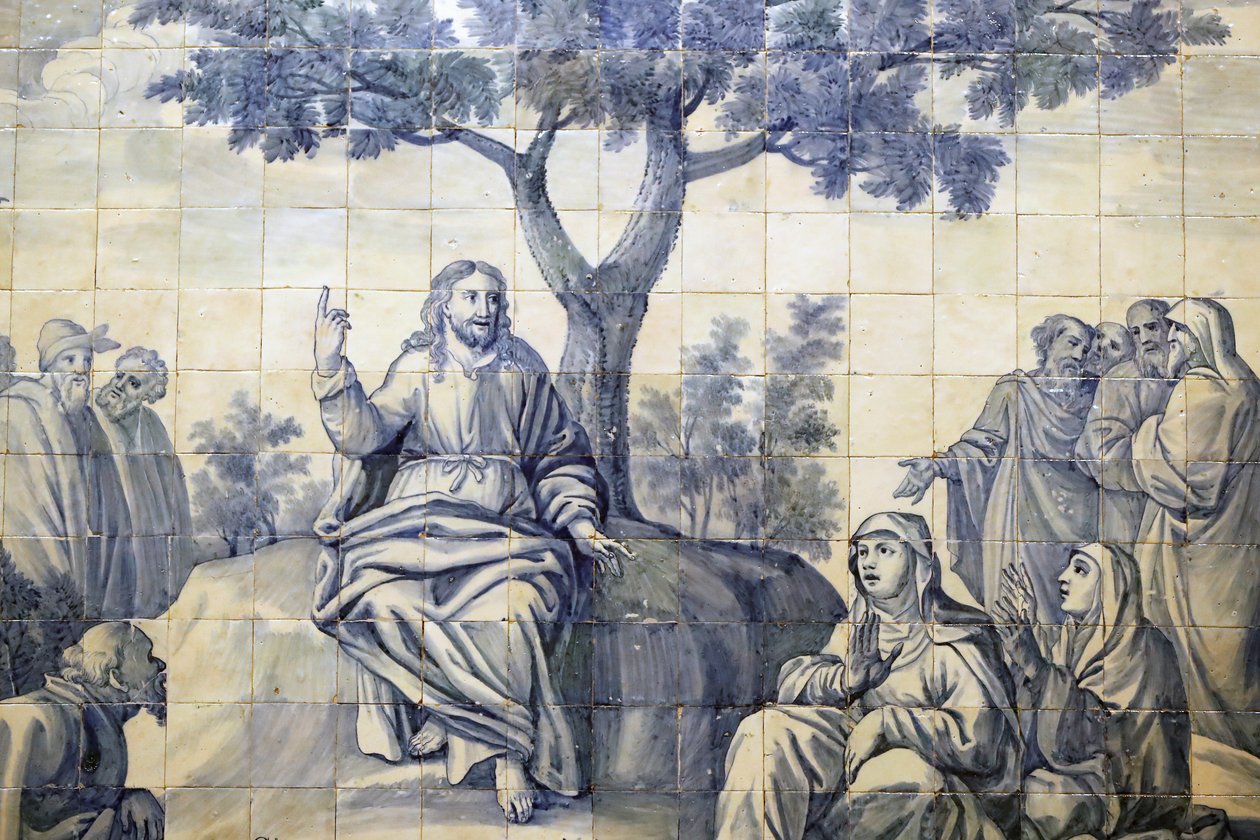 Kostel milosrdenství. Azulejos. Kázání na hoře. Ježíš. Evora. Portugalsko. od Portuguese School