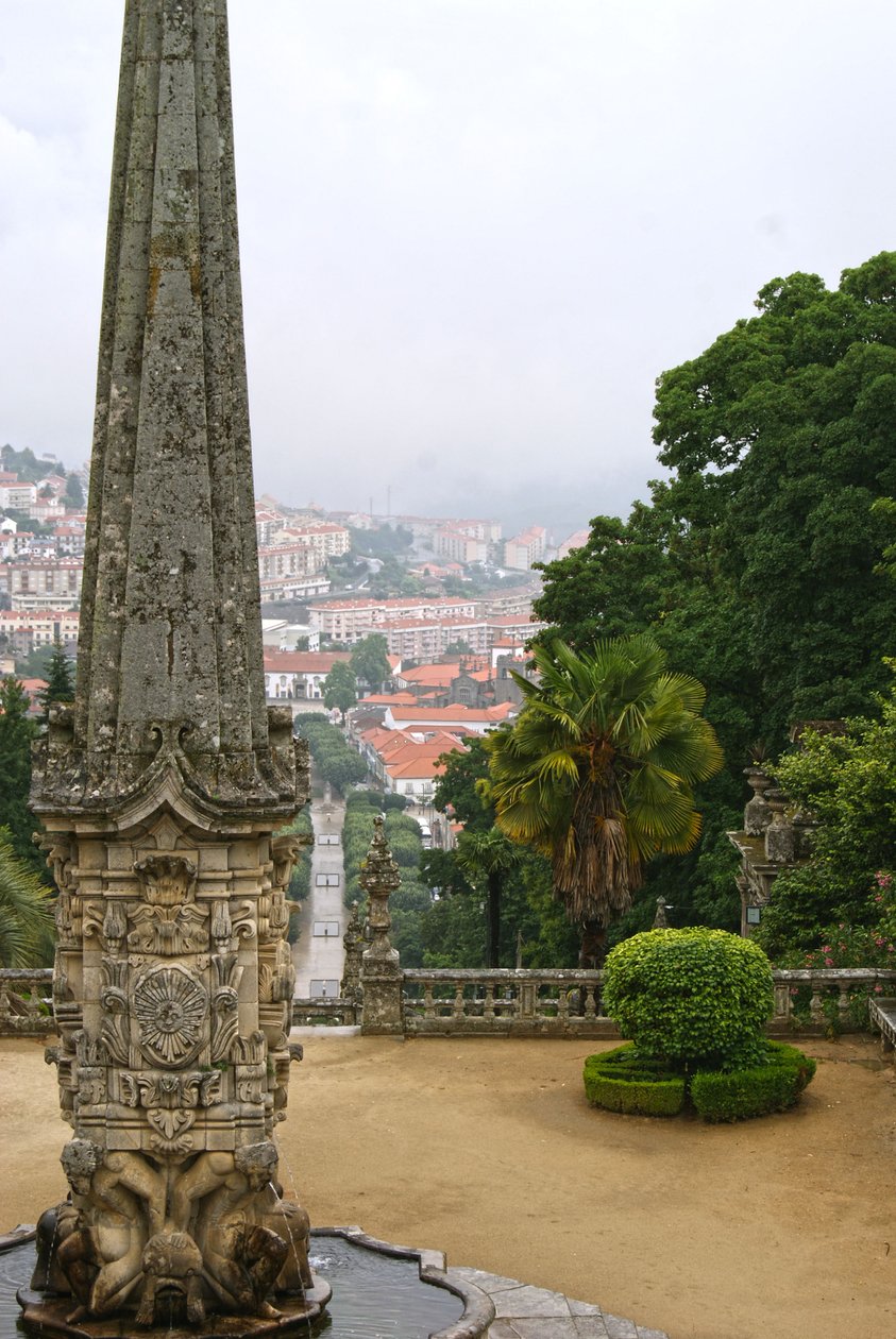 Svatyně Nossa Senhora dos Remedios obelisk, Lamego, Portugalsko. 1738 (žula) od Portuguese School