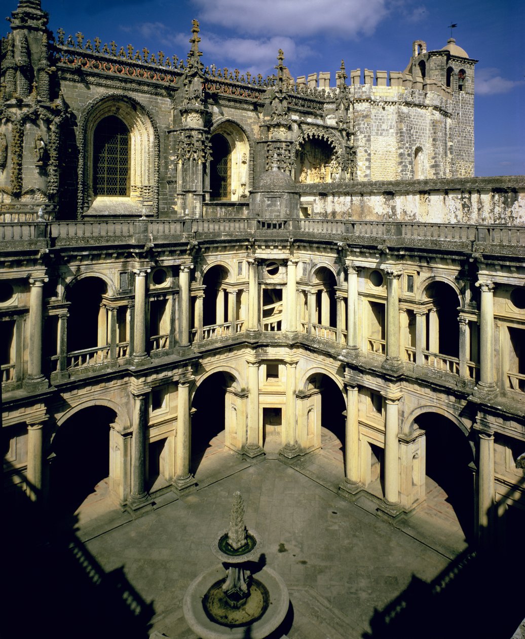 Pohled na Claustro dos Felipes, dokončený po roce 1584 od Portuguese School