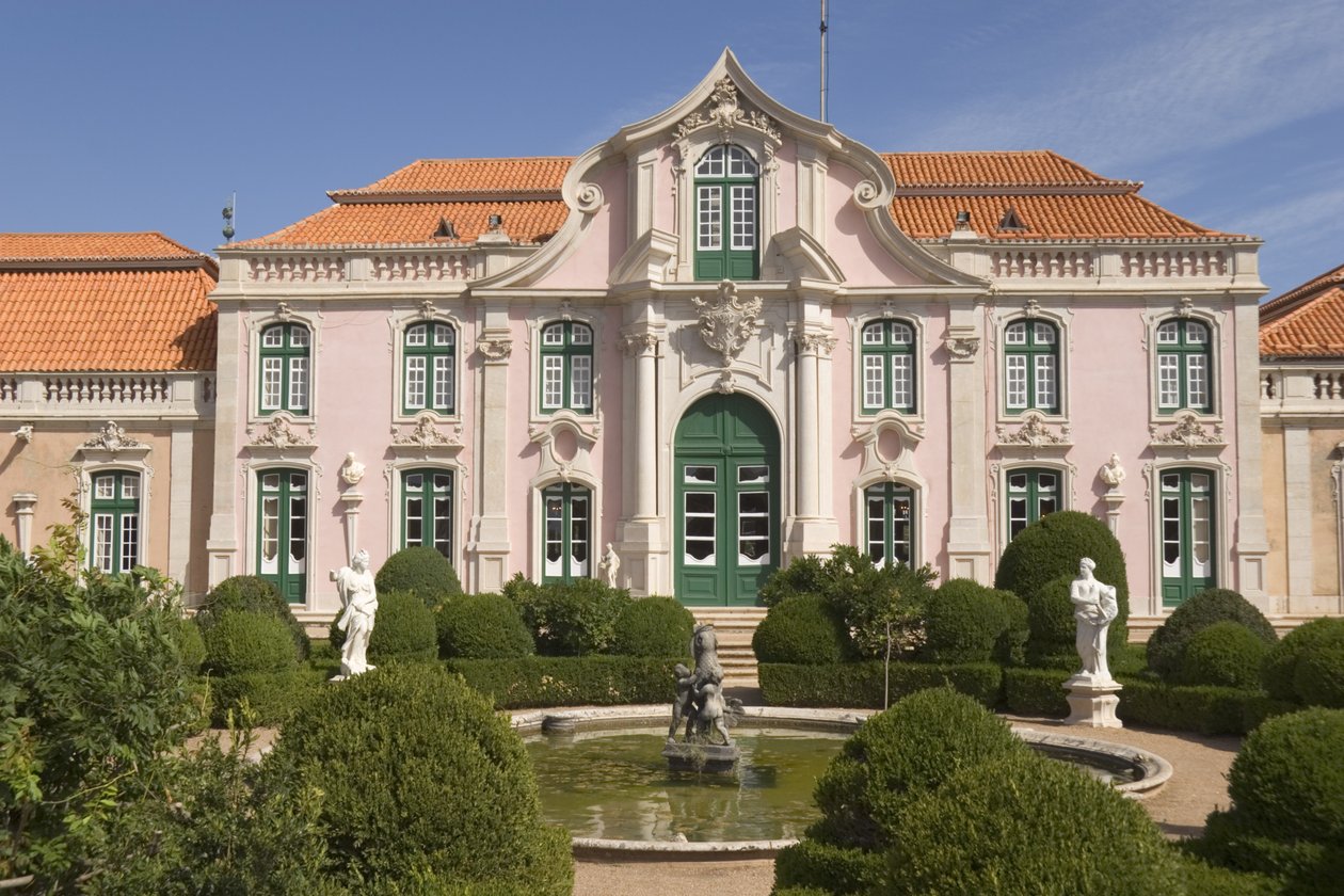 Pohled do exteriéru od Portuguese School